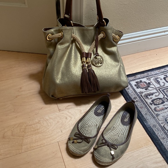 Michael Kors Bag Gold Color size 14x12x6 - Picture 3 of 13